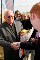 Gorbachev Greet.jpg