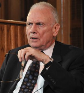 Lee Hamilton DD2008-2.jpg